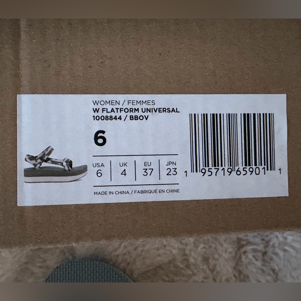 NEW w/ BOX!! Teva Women's Flatform Universal Sandal Olive Platform size 6 - Picture 5 of 5